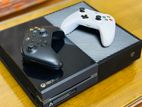 Xbox one 512GB with two Orignal controllers