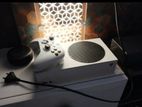 xbox series s in excellent condition
