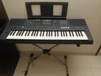 Yamaha Keyboard E473