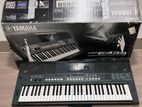 YAMAHA PSR E-433 Keyboard (MIDI + Live!) (Almost New)