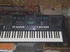 YAMAHA PSR E423 up for sale