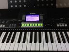 YAMAHA PSR S-550 Worksation Keyboard (MIDI + Live!)