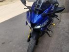 Yamaha R15 . 2022