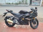 Yamaha R15 . 2023