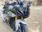 Yamaha R15 M . 2023