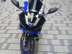 Yamaha R15 M . 2022