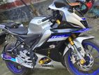 Yamaha R15 M . 2023