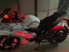 Yamaha R15 V2 . 2013