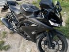 Yamaha R15 . 2022