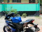 Yamaha R15 . 2022