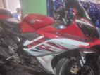 Yamaha YZF R15 . 2015